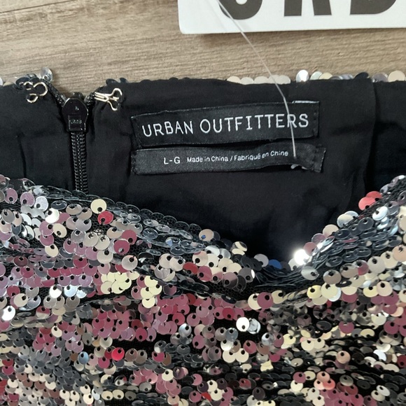 Urban Outfitters Sequins Mini Skirt Size Large NWT - Picture 3 of 5